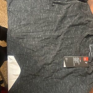 Under Armour Men’s Heather Charcoal Short-Sleeve Performance Tee